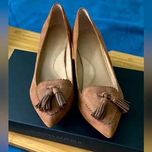 Banana Republic Madison pumps w/ tassel